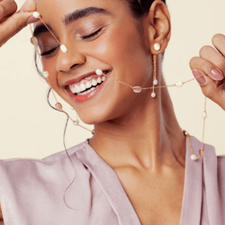 Modelo Colar Longo Dourado com Perolas Naturais e Pingentes  – CO01050007DFPB